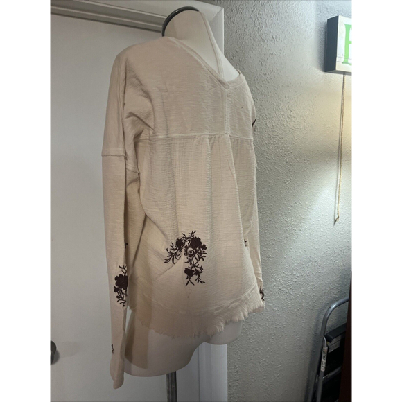 distressed embossed top by caite - Picture 10 of 14